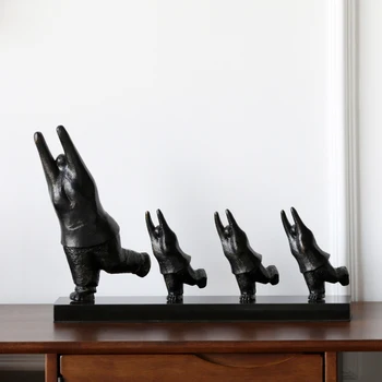 Retro Patru Cifre Abstracte Aranjate Cu Mâinile Ridicate Figurine de Metal Marmură Meserii Decoratiuni Pentru Casa adornos para casa